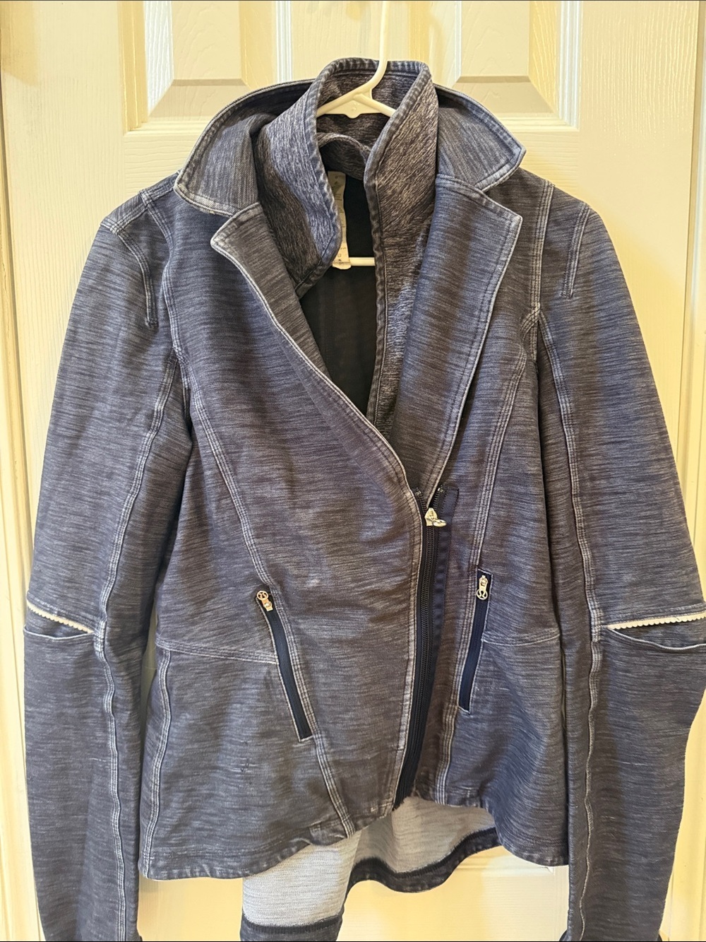 Lululemon Women’s Washed Navy Zip-Front Jacket sz 8